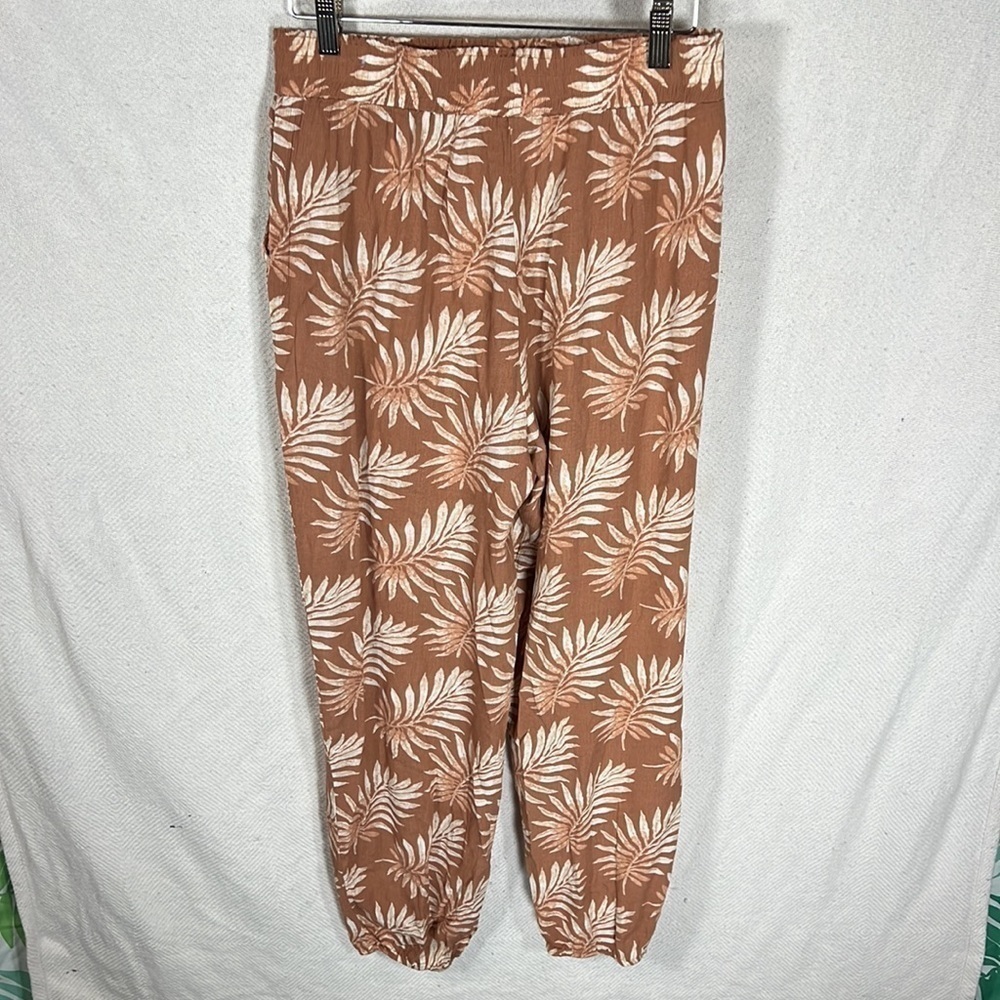 lark + grey pants, elastic bottom | elastic top |  size Large